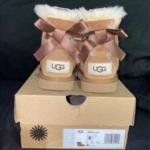 Toddlers Girls UGG Boots Size (6c)